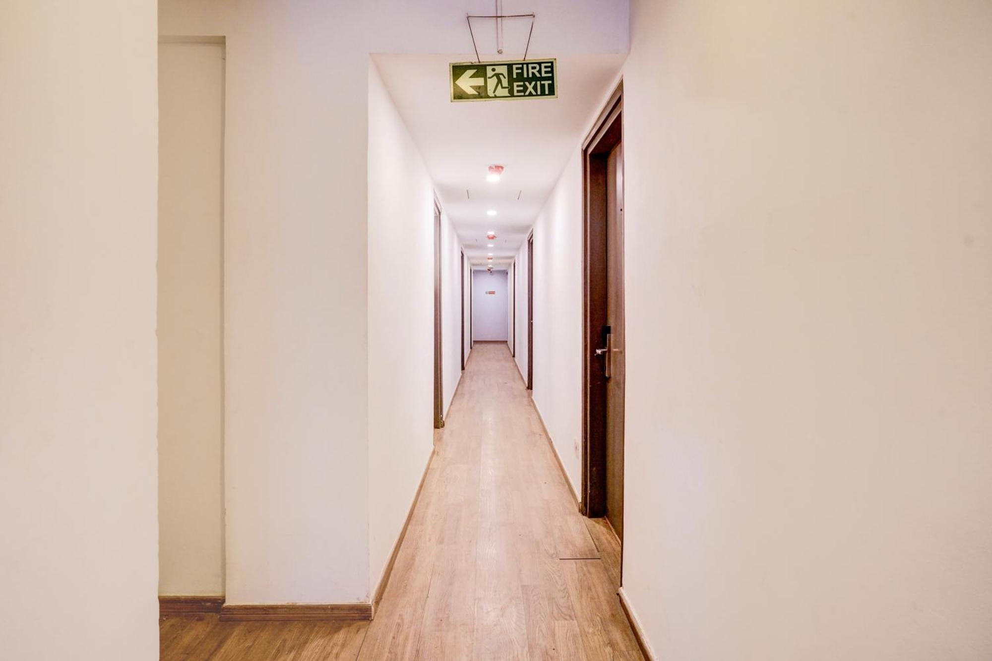 Hotel Super Townhouse Khar The Unicontinental Bombaj Zewnętrze zdjęcie
