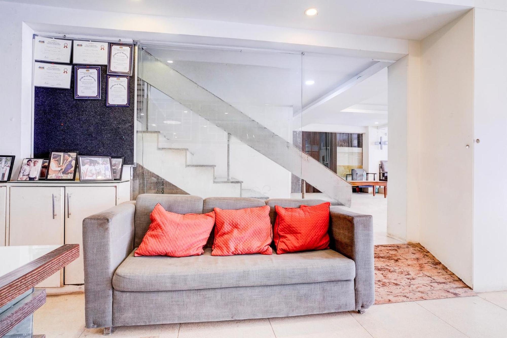 Hotel Super Townhouse Khar The Unicontinental Bombaj Zewnętrze zdjęcie
