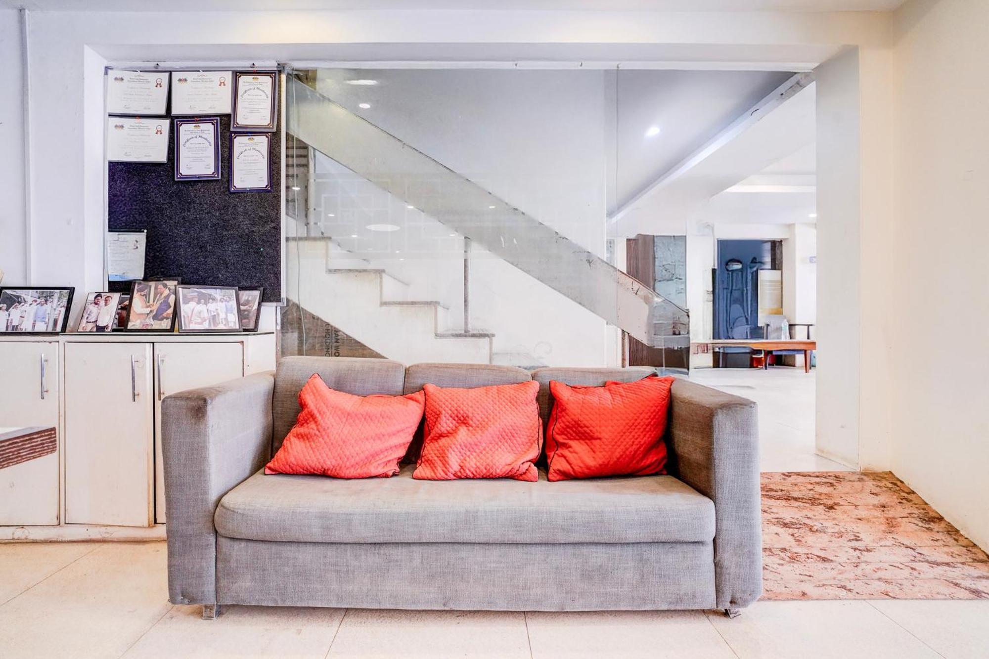 Hotel Super Townhouse Khar The Unicontinental Bombaj Zewnętrze zdjęcie
