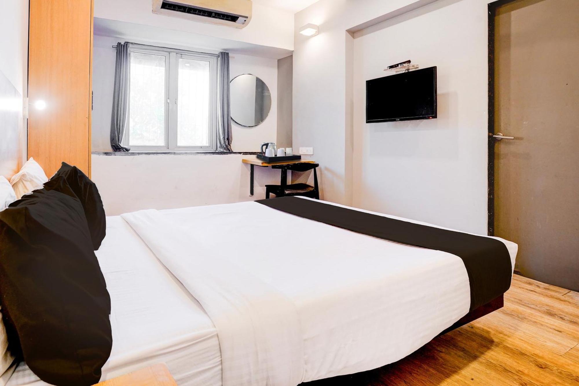 Hotel Super Townhouse Khar The Unicontinental Bombaj Zewnętrze zdjęcie